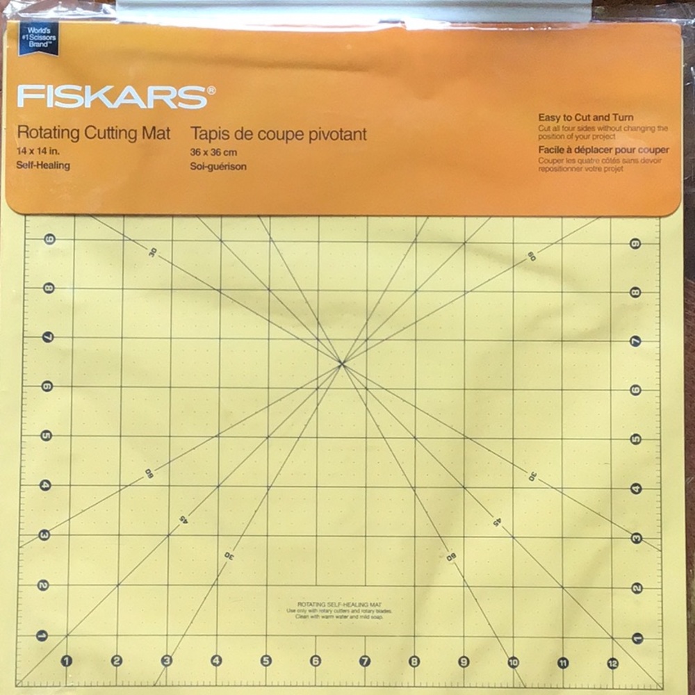 *Crafters! NIP* Fiskars Rotating Cutting Mat